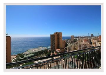 Двухкомнатная квартира с панорамным видом на море и Монако на продажу